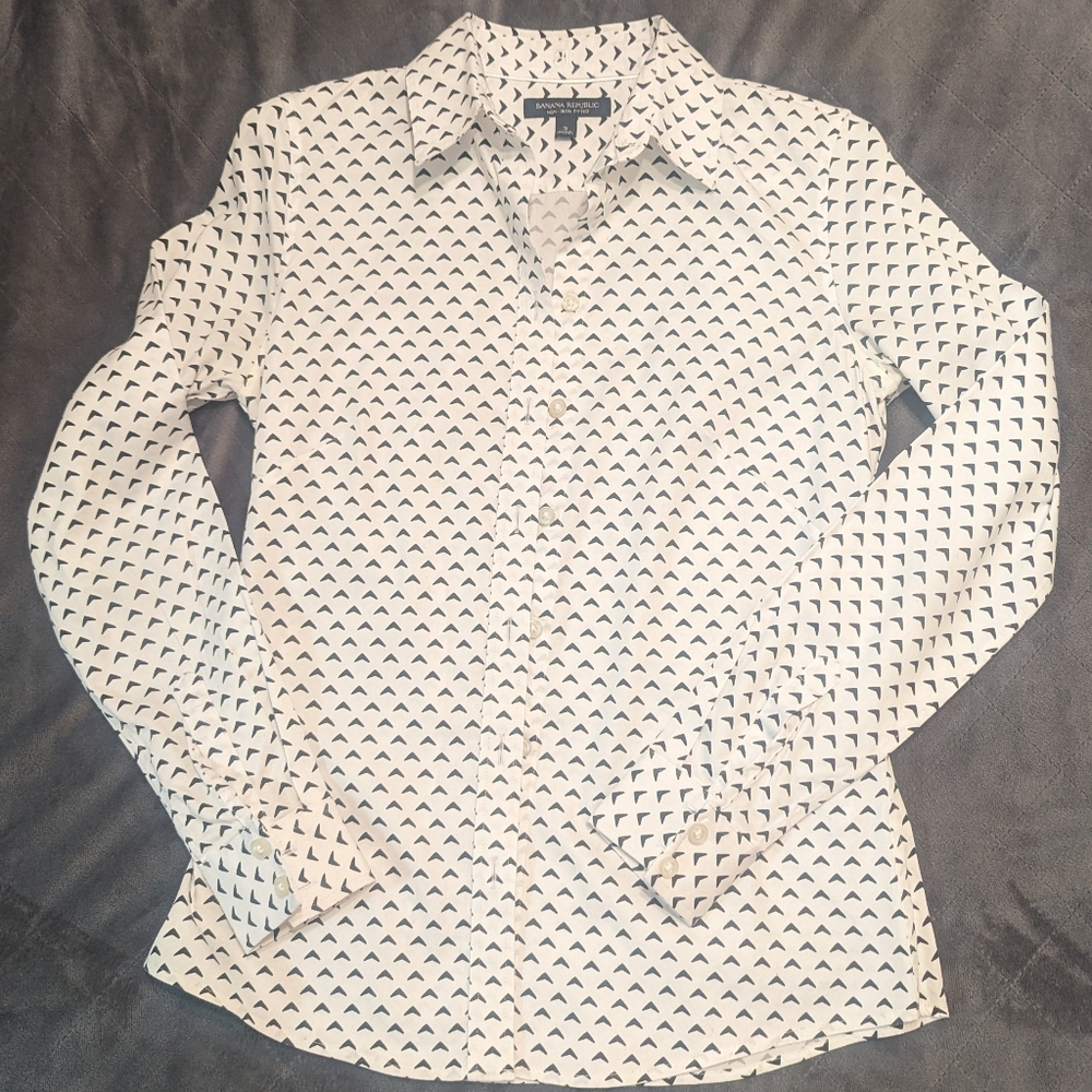Banana Republic Women's Fitted Button down, Size 2